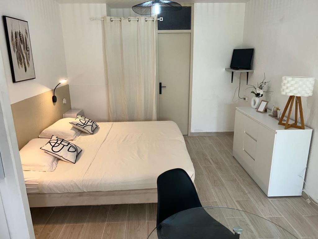 Superbe Studio Avec Piscine, Au Coeur De La Marina! Village Soleil ! Proche Aeroport & Ferry Ле-Гозье Экстерьер фото